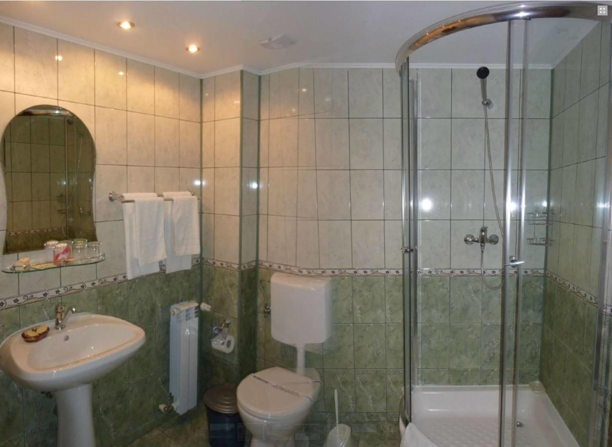 Hotel Wels Baltenii de Sus Экстерьер фото