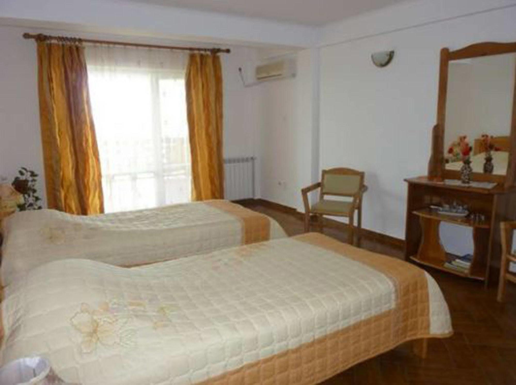 Hotel Wels Baltenii de Sus Экстерьер фото