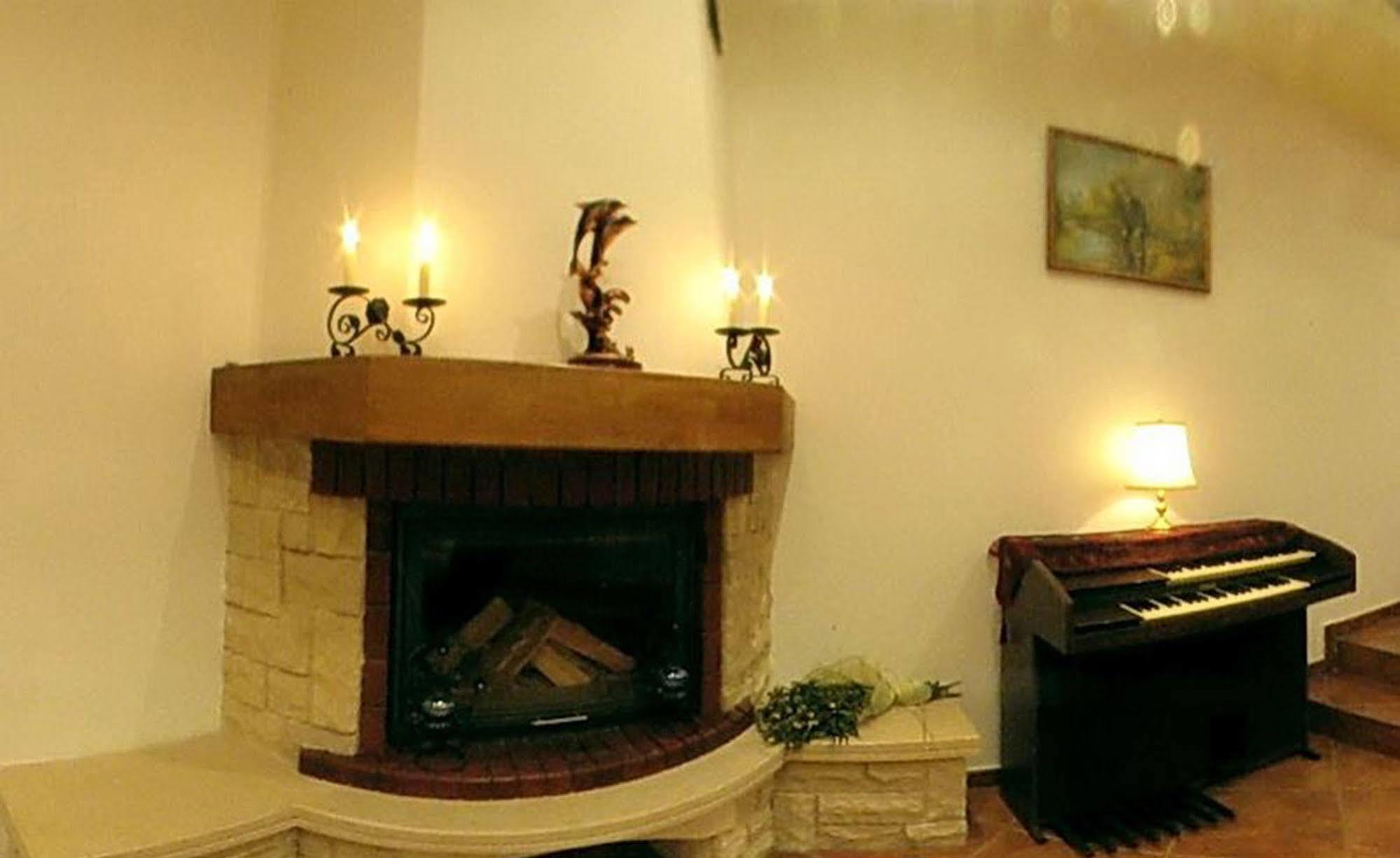 Hotel Wels Baltenii de Sus Экстерьер фото
